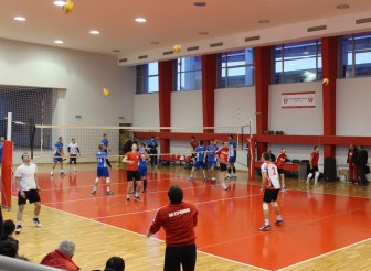 ЕТРОПОЛЦИ СТАНАХА СВИДЕТЕЛИ НА ВОЛЕЙБОЛ…