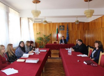 Кметът на Община Етрополе проведе…