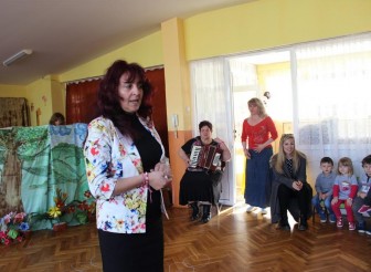 ДЕЦАТА ОТ ДГ „ЗВЪНЧЕ“ ПОСРЕЩНАХА…