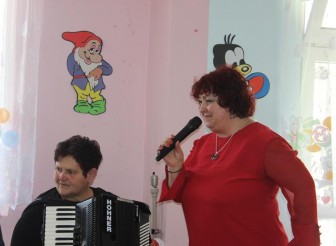 ДЕЦАТА ОТ ЦДГ „ЕДЕЛВАЙС“ ПОСРЕЩНАХА…