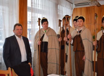 КОЛЕДАРИ ОТ ПГ „ТОДОР ПЕЕВ“…