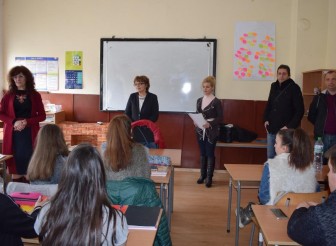 УЧЕНИЦИ БЯХА НАГРАДЕНИ ЗА ПРОЯВЕНА…