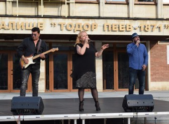 ТОНИ ДИМИТРОВА НА ЕТРОПОЛСКА СЦЕНА