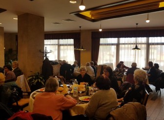 ПЕНСИОНЕРИТЕ ОТ ЕТРОПОЛЕ СЕ СЪБРАХА,…
