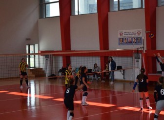 МОМИЧЕТАТА НА СРЕДНО УЧИЛИЩЕ „ХРИСТО…
