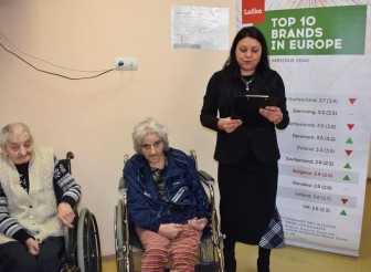 КОЛЕДНО НАСТРОЕНИЕ В ДОМ ЗА…