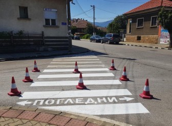ПЕШЕХОДНИТЕ ПЪТЕКИ В ЕТРОПОЛЕ СЕ…