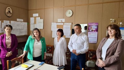 ОУ „Христо Ботев“  гр. Етрополе…